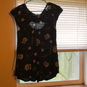 Maurice’s floral top with keyhole back